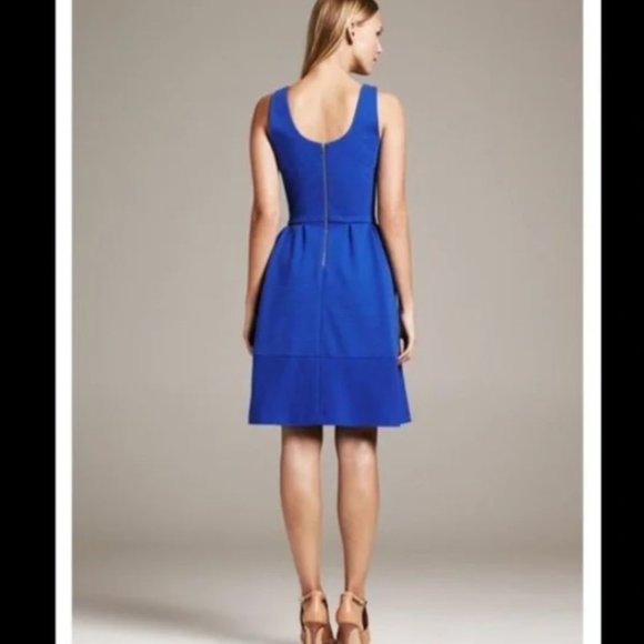 Banana Republic Fit and Flare - Picture 3 of 12